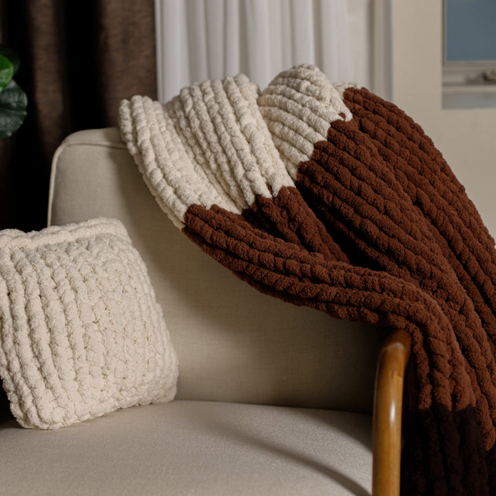 Couverture “Ombré Tricolore” – Tricotée à la main sans aiguilles